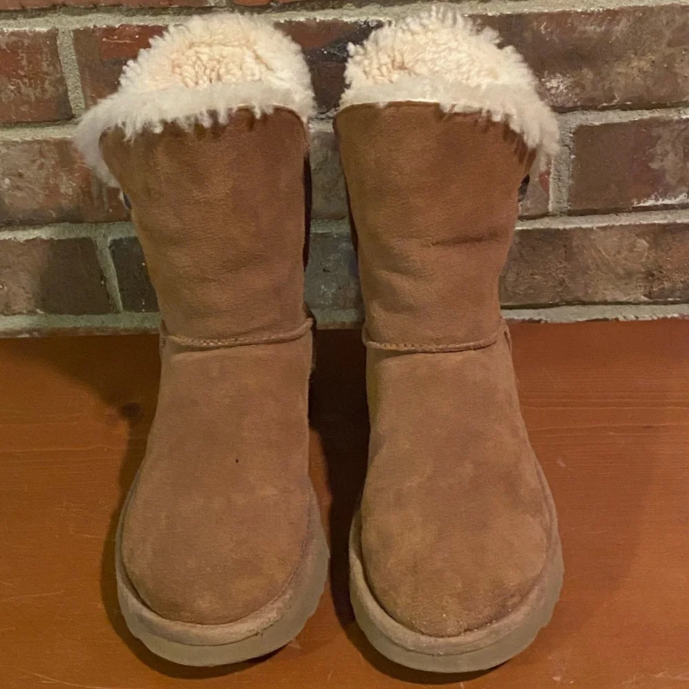 UGG Boots - Picture 3 of 7